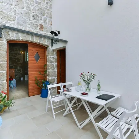 Holiday Home With Hot Tub Pakostane, Biograd - 18982 Дом отдыха
