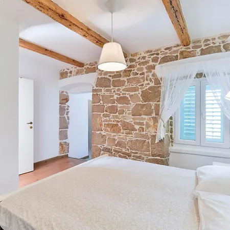 Holiday Home With Hot Tub Pakostane, Biograd - 18982 Feriehus Pakoštane